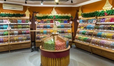 Конфетные прилавки в ассортименте